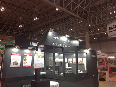 スーパーマーケット・トレードショー<br>[小間数] 2小間<br>[施工内容] 木工