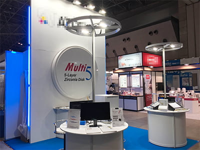 東京デンタルショー<br>[小間数] 4小間<br>[施工内容] 木工・システム