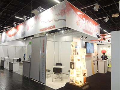 ケルン国際デンタルショー<br>[小間数] W17500×H600<br>[施工内容] オクタシステム